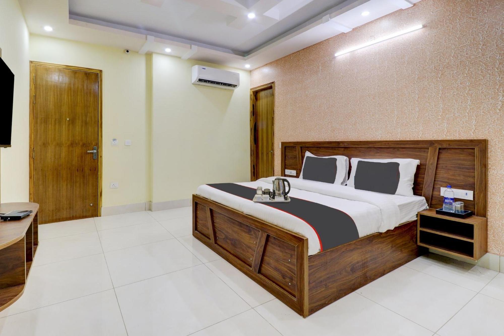 Super Capital O Crestwood Inn Дехрадун Екстериор снимка