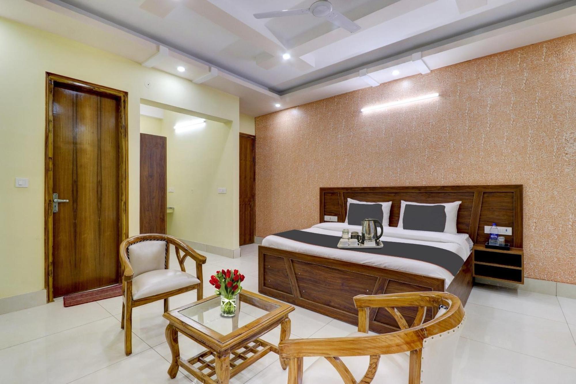 Super Capital O Crestwood Inn Дехрадун Екстериор снимка