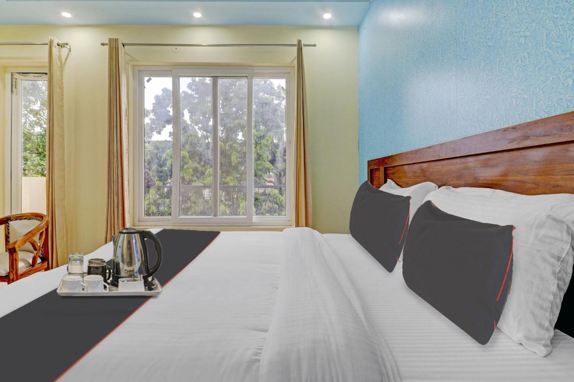 Super Capital O Crestwood Inn Дехрадун Екстериор снимка